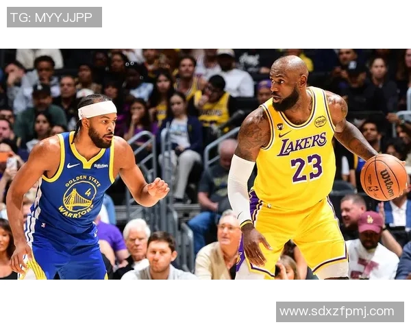 詹姆斯在季后赛中表现抢眼，领导湖人战胜勇士升至西部第二